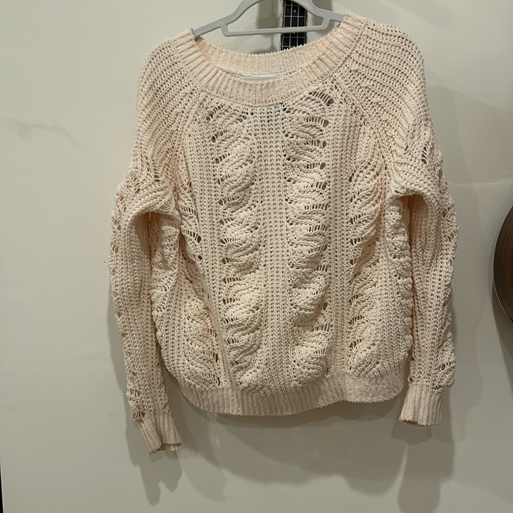 Off white comfy sweater! Great quality!
